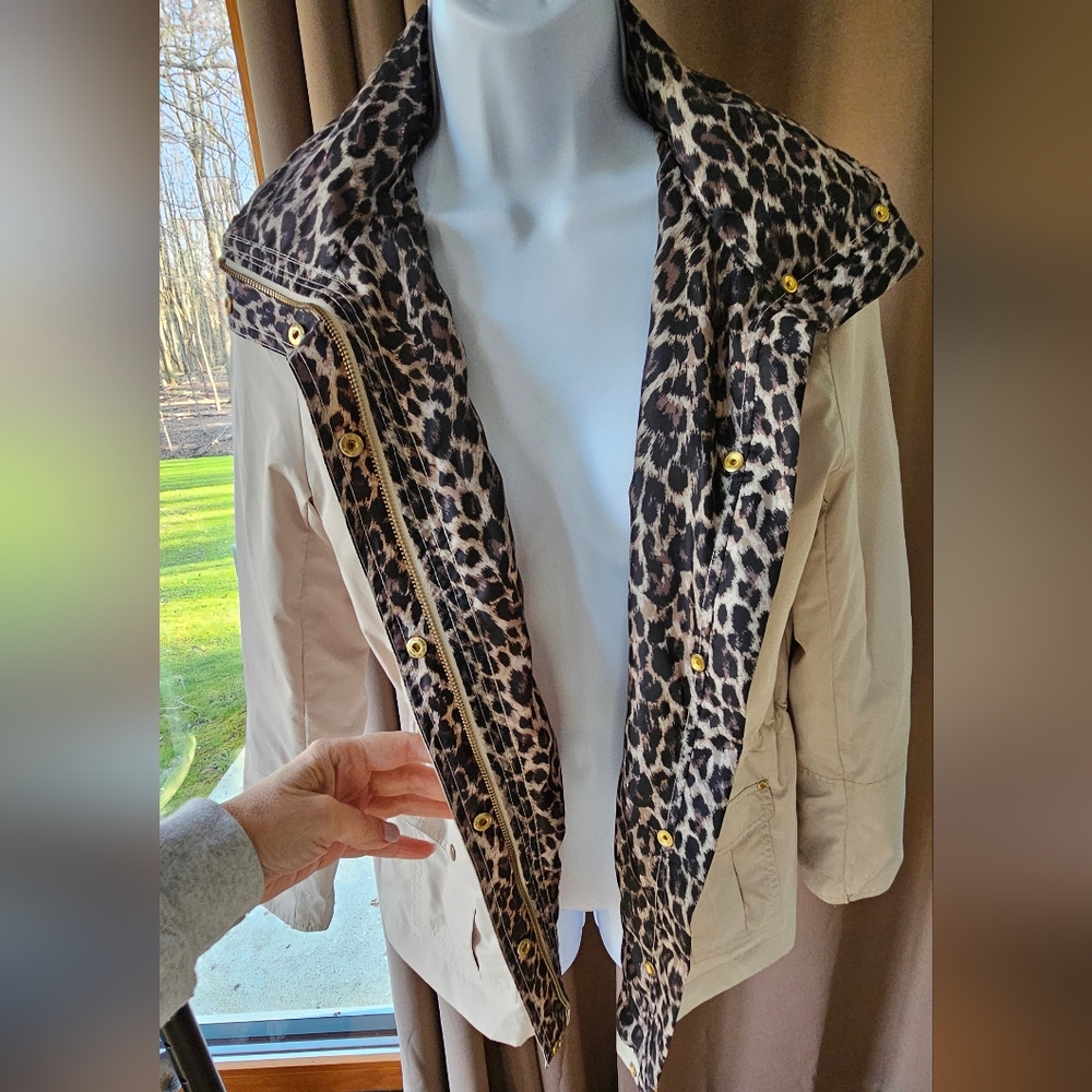 JM Collection Beige Utility Jacket with Leopard-Print Design - Picture 4 of 8